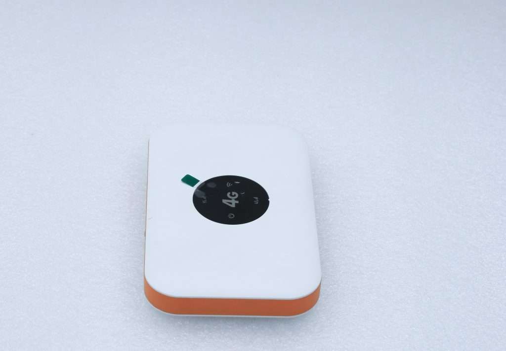 300Mbps mini wifi 4g router chip MTK6797 4200mAh Battery 4g lte router with SIM slot: Main Image 1